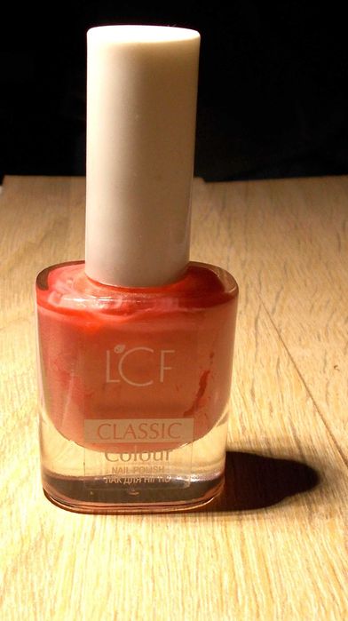 Лак для нігтів.колір-коралл