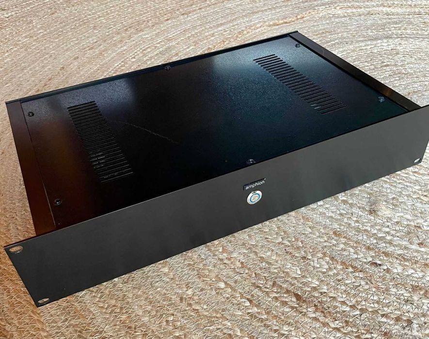 Amphion One 18 com amplificador Amp 100