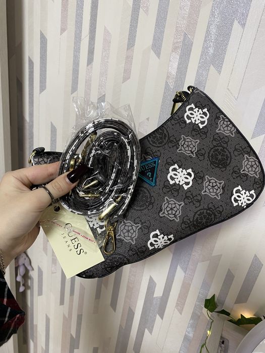Сумка GUESS багет новая!
