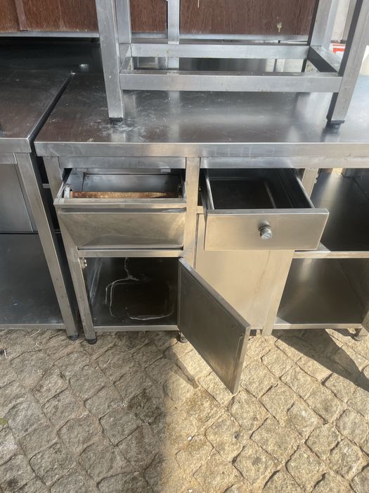 Bancada com gavetas e portas - Inox