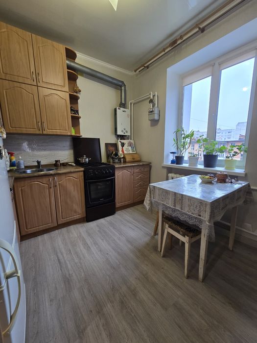 ПРОДАЖ 2-ох кім квартири в сталінкі (Критий ринок)