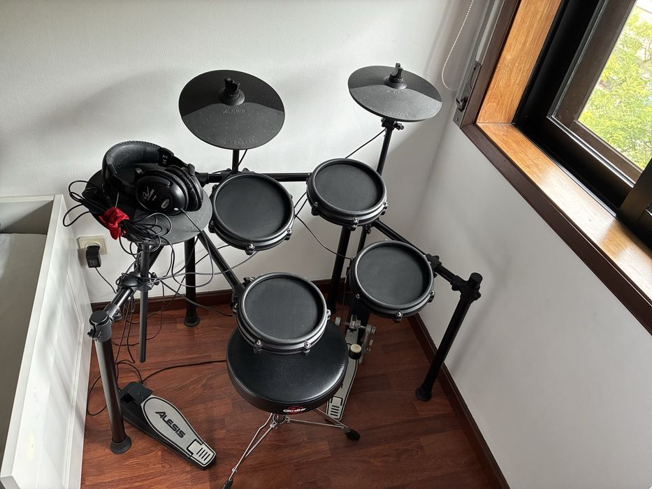 Bateria digital Alesis Nitro Mesh kit