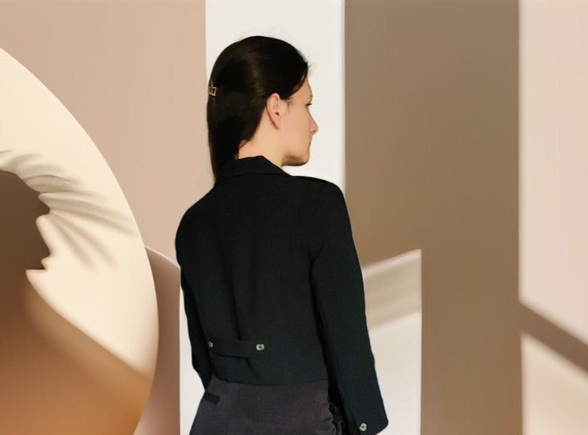 Укорочений піджак чорний жіночий