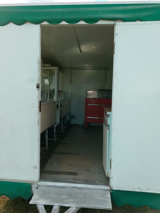 Причеп торговий двох осний 4×2.3м