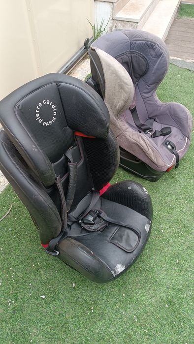 Cadeiras auto usadas, em estado satisfatório. 40€ as duas, 25€ em separado.
