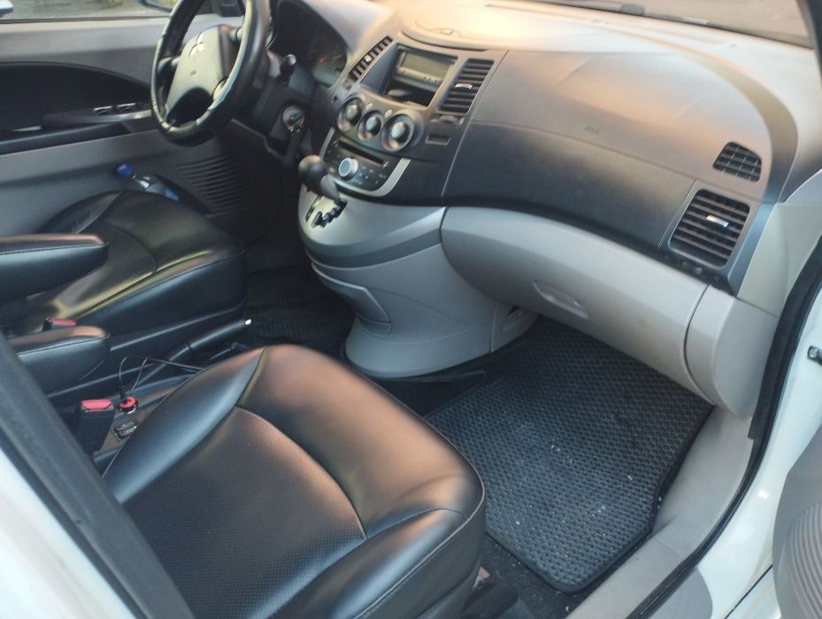 Продам мітсубісі Грандіс