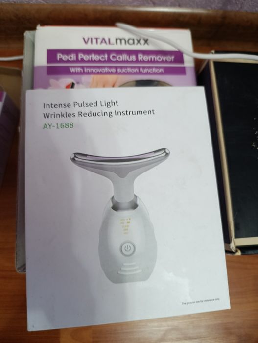 Масажер для обличчя, пилка для ніг