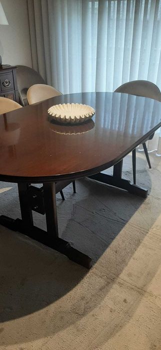 Mesa de madeira maciça