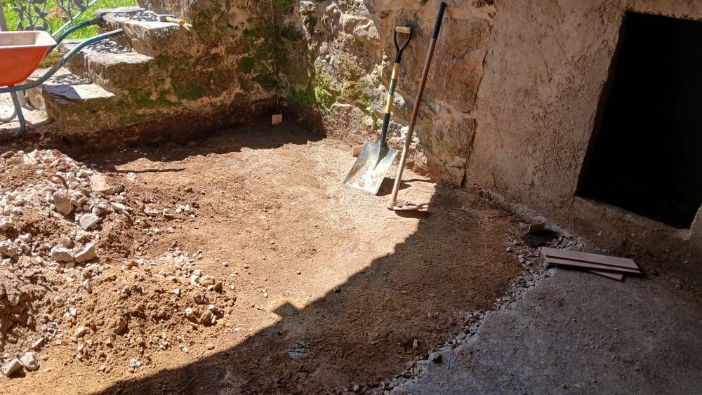 Obras e Trabalhos de limpeza com roçadora e motoserra