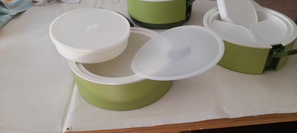 Lancheira com 3 recipientes encastráveis