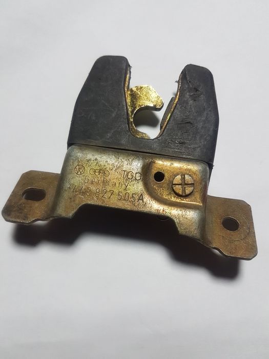 Замок кришки багажника ауді 80б2.(гольф 2.джетта 2.)