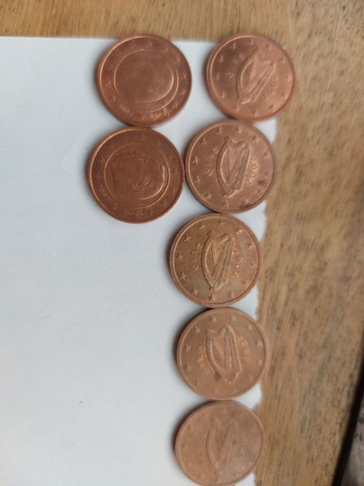 Moedas diferentes países com a data 2007