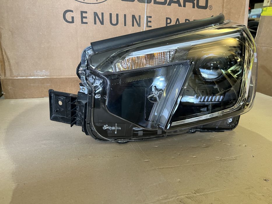 Фара ліва Subaru Forester 2023 2024 Wilderness Субару 84001SJ390