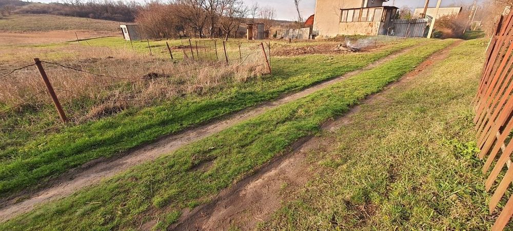 Продам дачу  возле озера с контейнерами