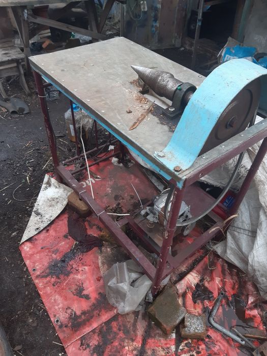 Дровокол                      .