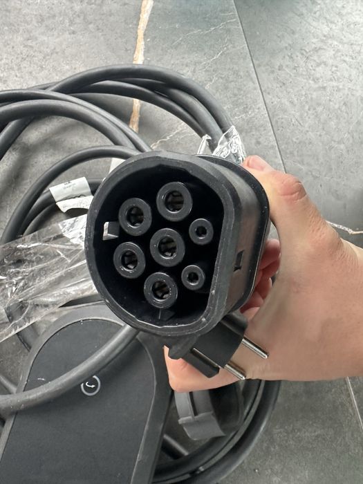 Зарядний пристрій оригінальний Audi E-TRON