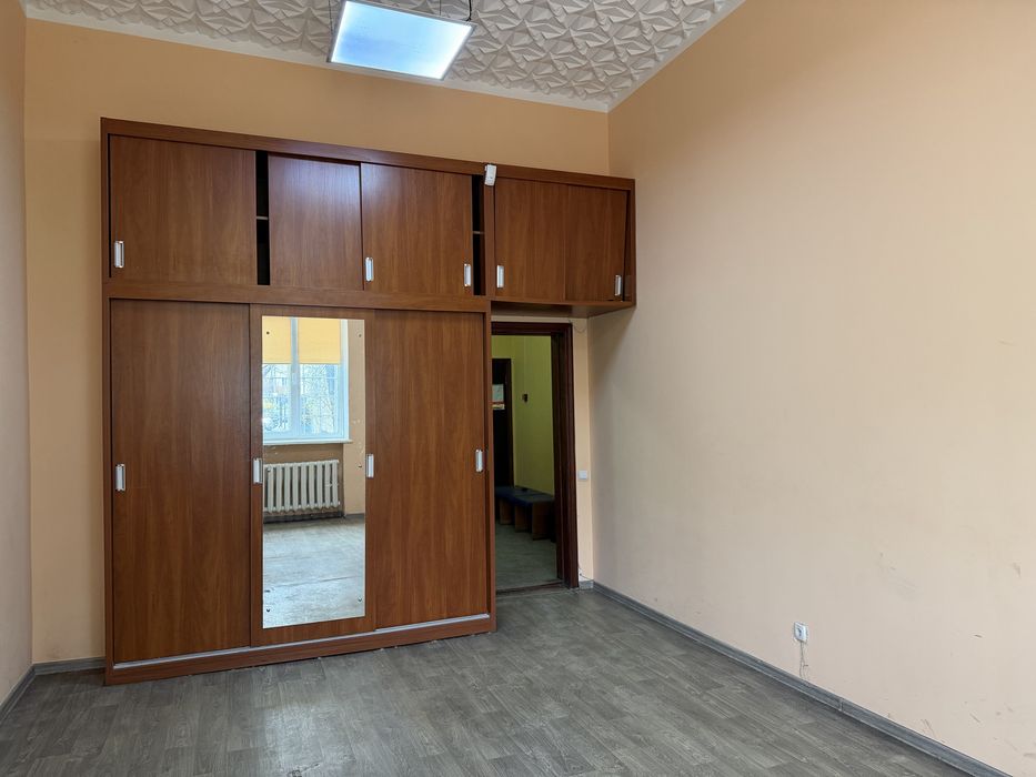 Приміщення 115м на 5 кабінетів по пр-т Грушевського ( 1 Травня), р-н Голлівуд - View 2