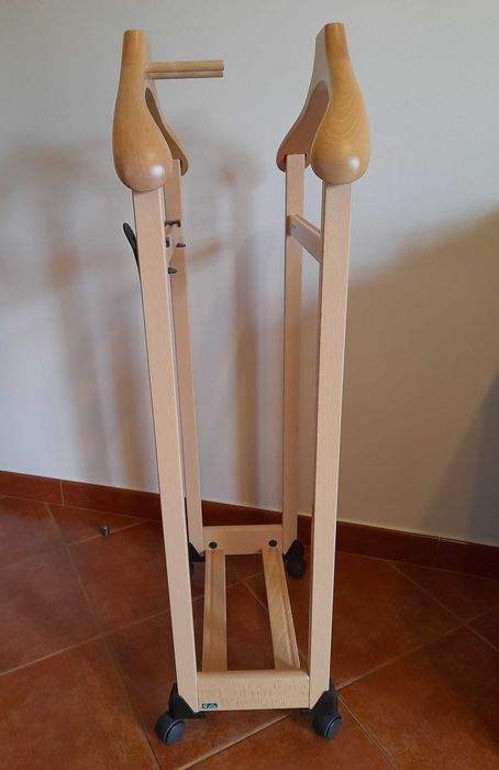 Cabide de quarto para fatos duplo FOPPAPEDRETTI em madeira natural