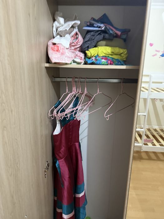 Roupeiro com espelho