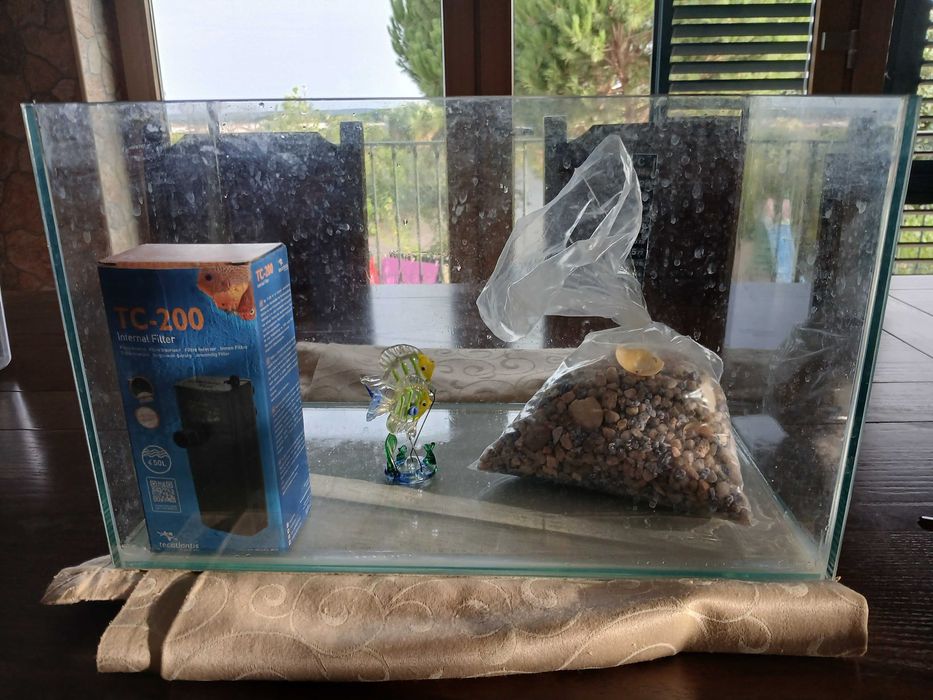 Aquário completo com filtro