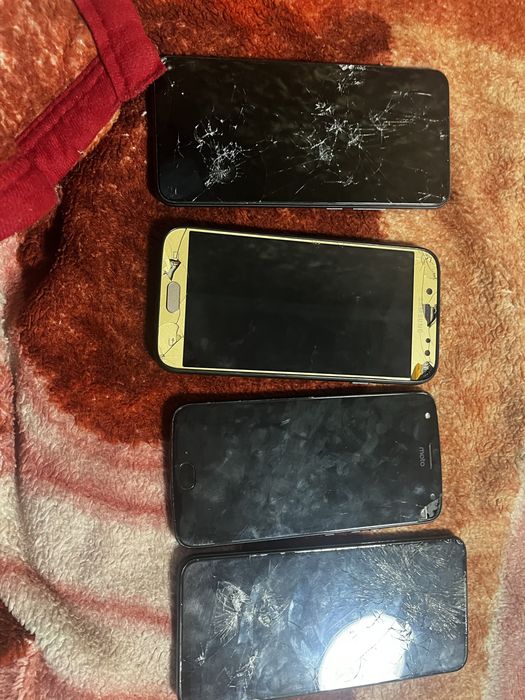 Телефони на запчастини