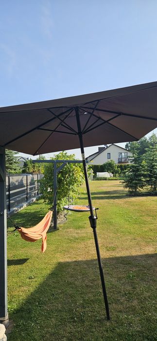 Duży parasol ogrodowy