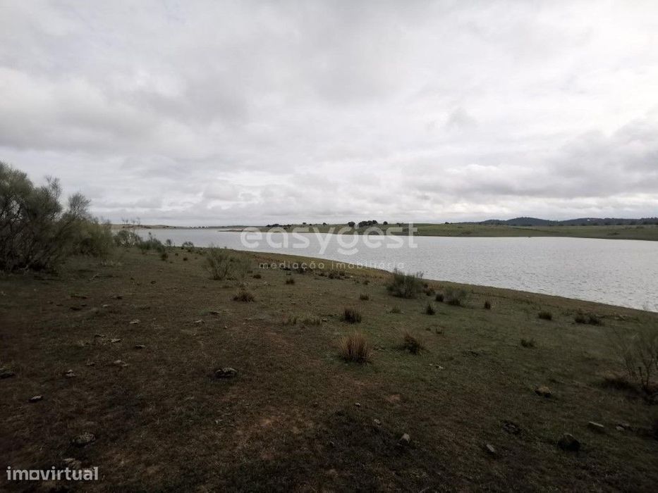 Terreno com 8ha nas margens do Alqueva - Chaminé - Reg. de Monsaraz