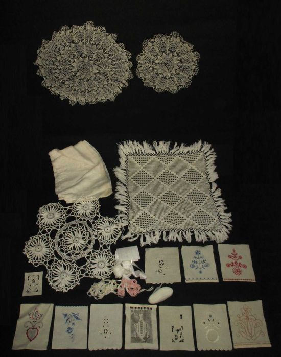 Conjunto de Naperons Rendas Toalhas e Acessórios