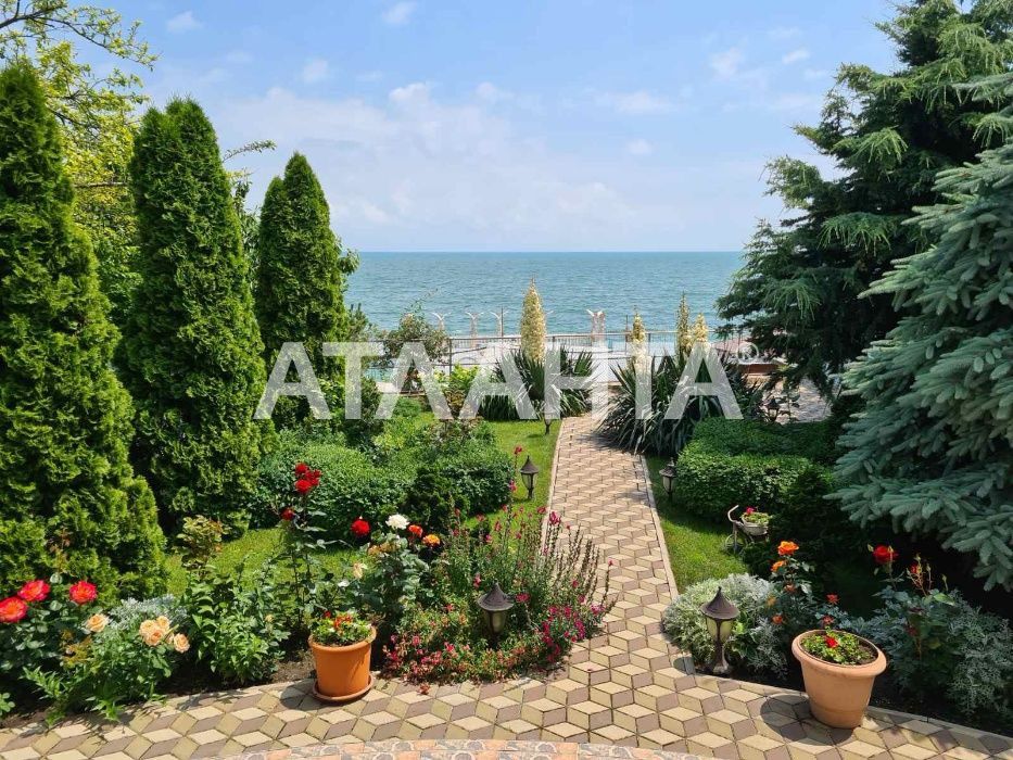 Дом в первой линии от моря
