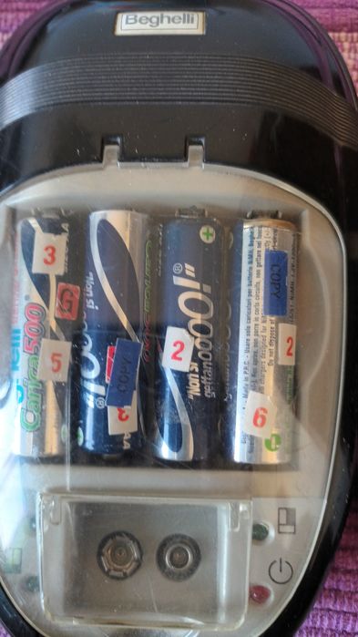 Carregador de pilhas 1,5v e 9v