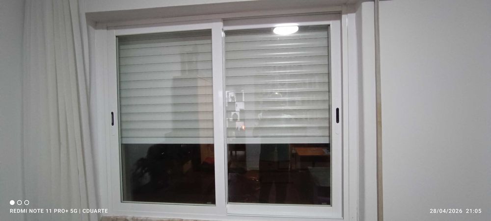 Vendo 2 Janelas em Alumínio, Lacada a Branco – Vidro Duplo (151x119)