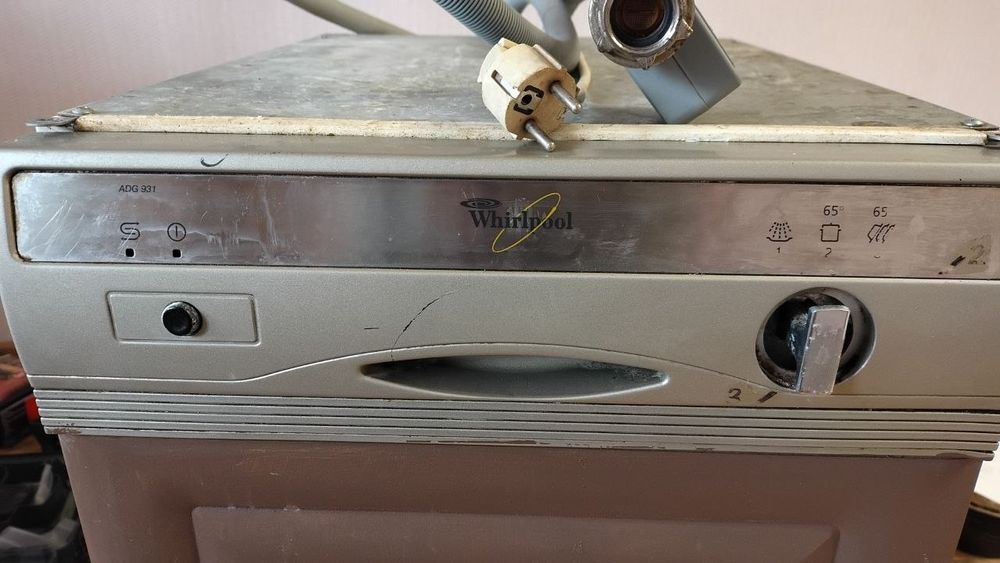 Посудомийка машина whirlpool ADG 931