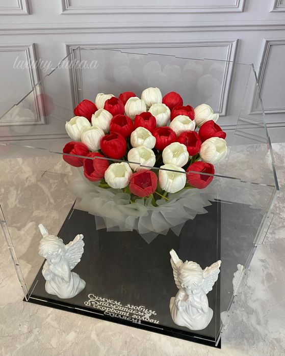 Композиція з латексних тюльпанів