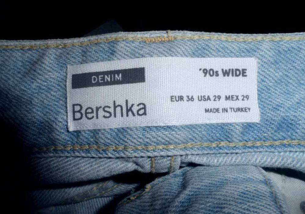 Женские джинсы мом - mom Bershka M (29) с высокой посадкой длинные голубые не тянутся