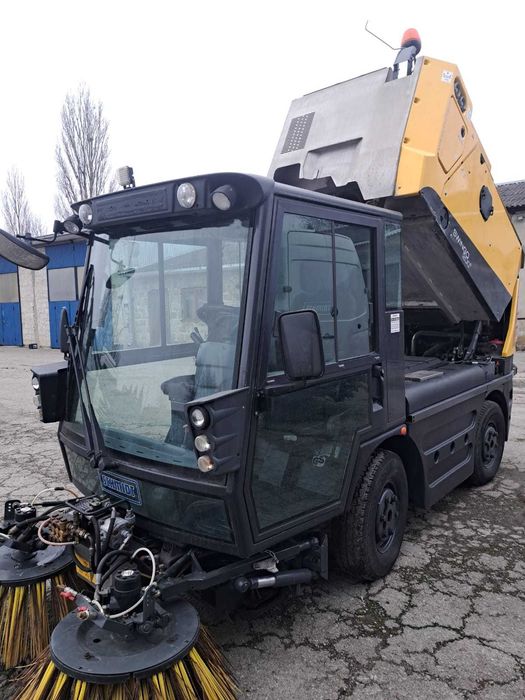 Підмітально-прибиральна машина Schmidt SWINGO 200