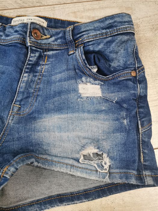 Krótkie spodenki M Berheka 38