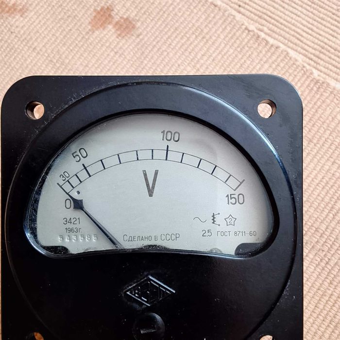 Вольтметр Э421  Класс точности - 2,5.