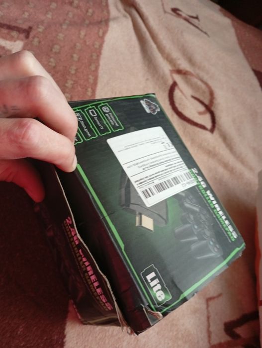 Продам игровую приставку с джойстиками более 1.000 игр