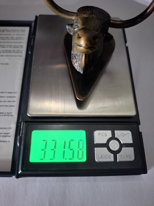 Вішак настінний у вигляді бика, метал