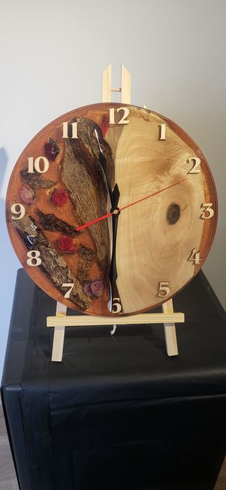 Zegar z różami w żywicy