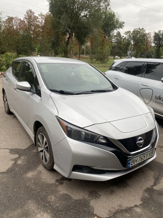 Оренда авто Nisan 64кВт/Zoe 41кВт