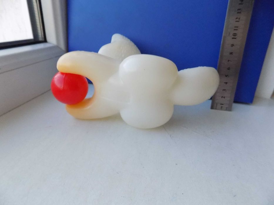 Игрушка полиэтилен СССР Котенок с мячом Клеймо