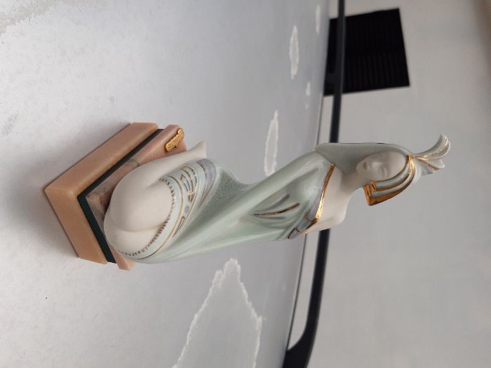 Figura de porcelana marca Galos