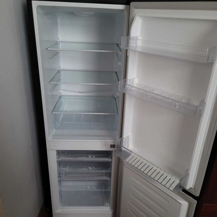 czarna 3 letnia lodówka