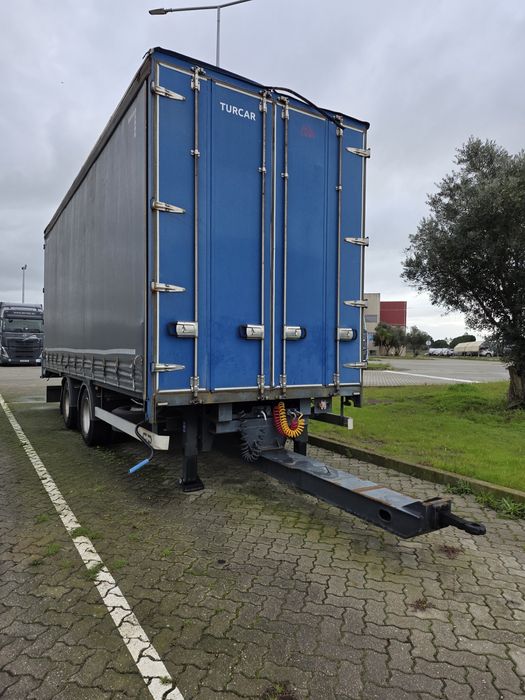 Reboque atrelado para camião
