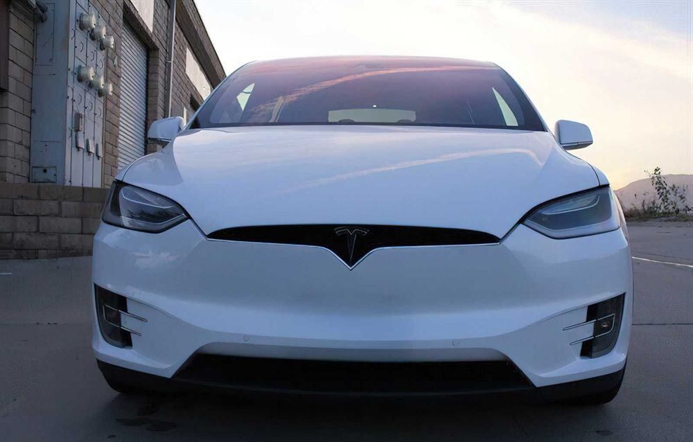 Tesla Model X 90D      2016