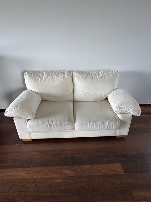 sofa branco 2 lugares muito confortavel