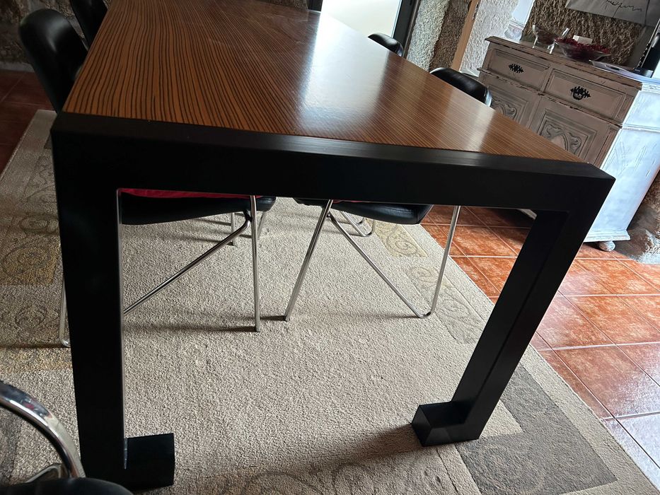 mesa de jantar  em madeira