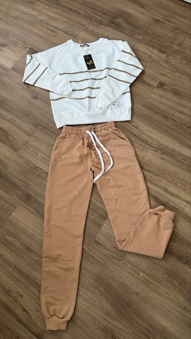 Dresy damskie spodnie camelowe i bluza biala w paski rozmiar S