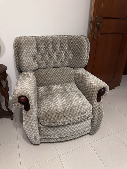 Conjunto 2 Poltronas + 1 sofá 3 lugares